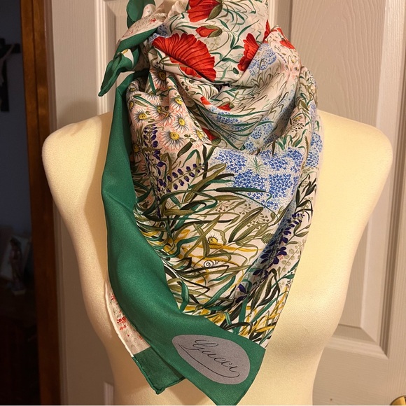 Gucci Silk Floral Print Large Scarf - Picture 2 of 12
